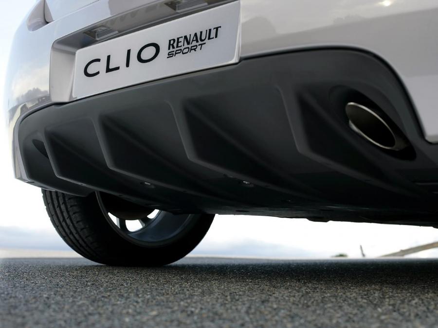  Renault Clio R.S. 2.0 16V 2006 года  (фото 36 из 125)